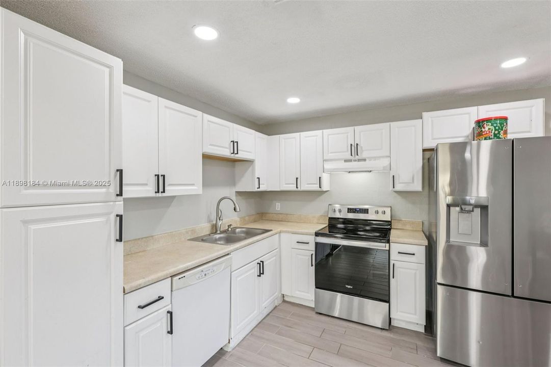 For Sale: $442,000 (3 beds, 2 baths, 1215 Square Feet)