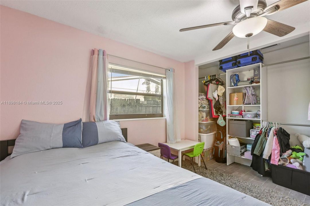 For Sale: $442,000 (3 beds, 2 baths, 1215 Square Feet)