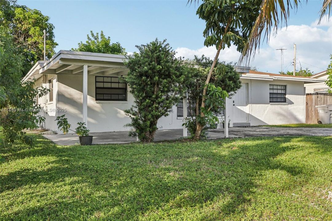 For Sale: $442,000 (3 beds, 2 baths, 1215 Square Feet)