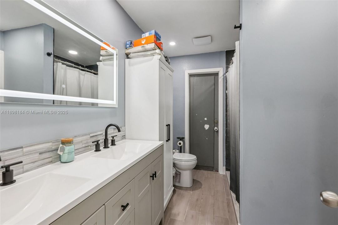 For Sale: $442,000 (3 beds, 2 baths, 1215 Square Feet)