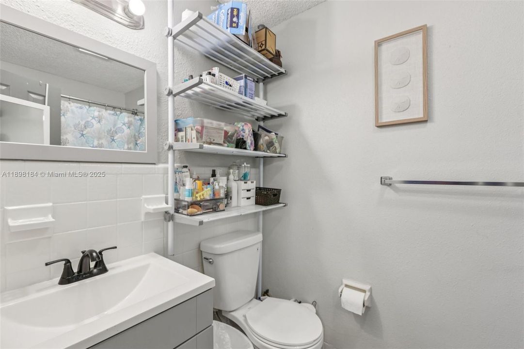 For Sale: $442,000 (3 beds, 2 baths, 1215 Square Feet)