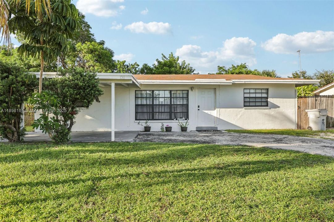 For Sale: $442,000 (3 beds, 2 baths, 1215 Square Feet)