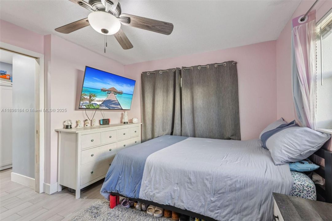 For Sale: $442,000 (3 beds, 2 baths, 1215 Square Feet)