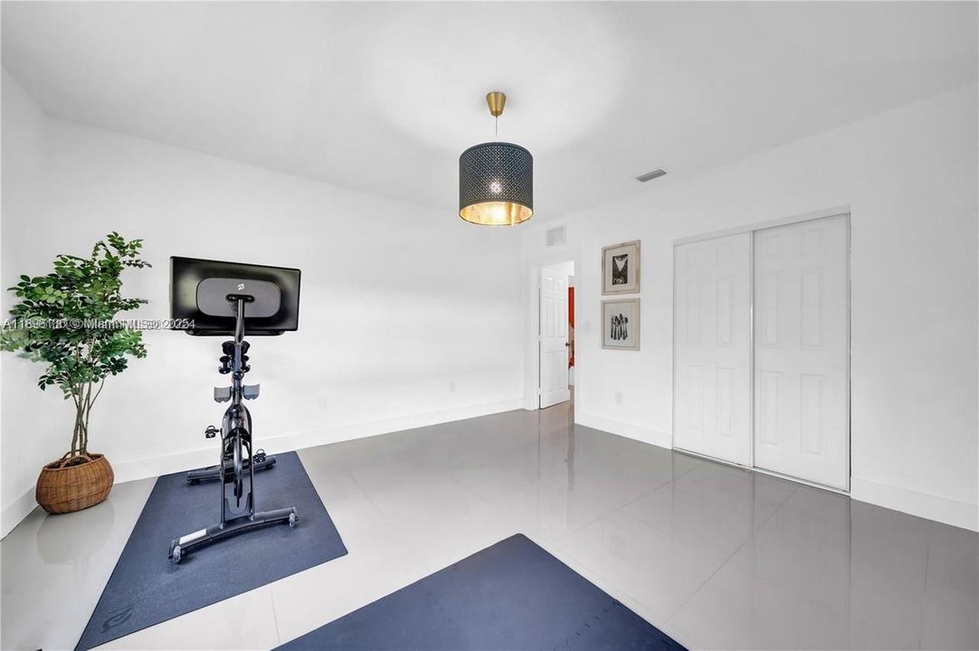 待售: $1,175,000 (4 贝兹, 2 浴室, 2018 平方英尺)