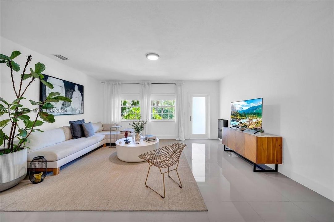 待售: $1,175,000 (4 贝兹, 2 浴室, 2018 平方英尺)