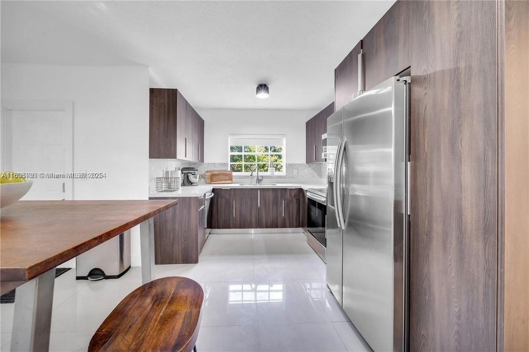 待售: $1,175,000 (4 贝兹, 2 浴室, 2018 平方英尺)