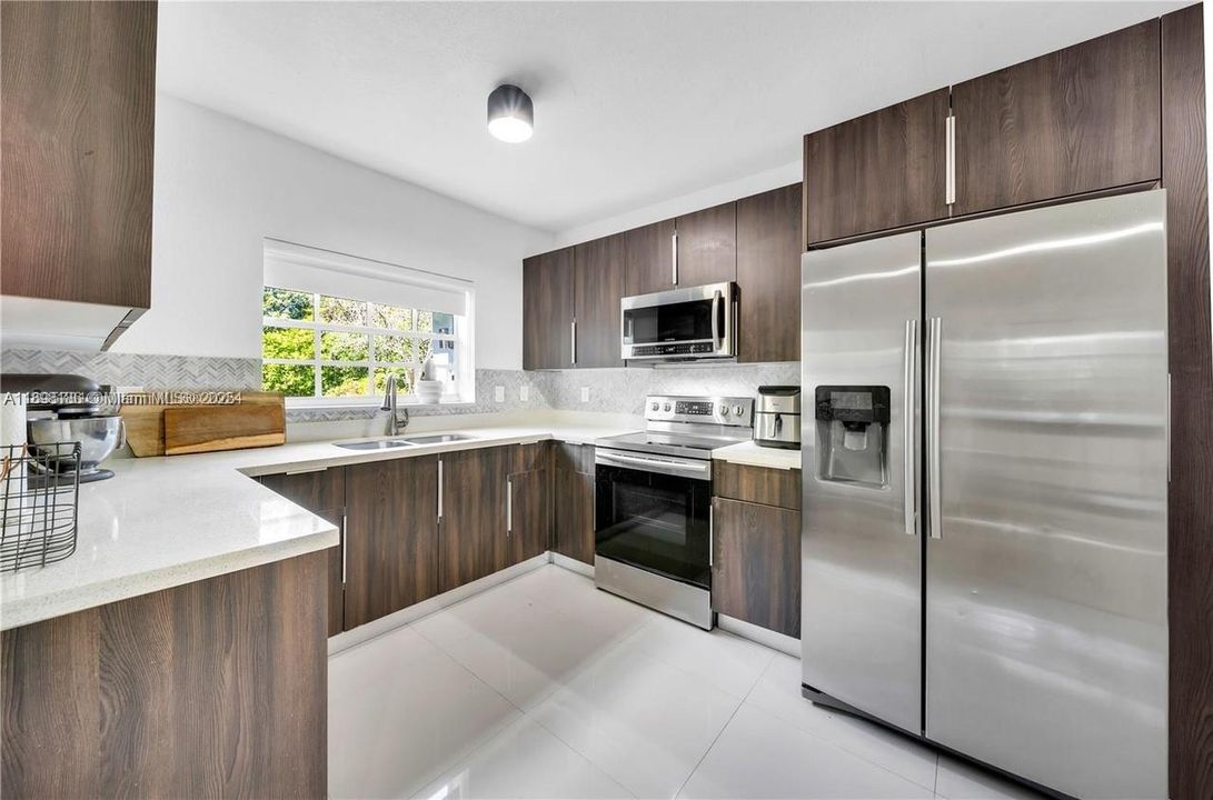 待售: $1,175,000 (4 贝兹, 2 浴室, 2018 平方英尺)