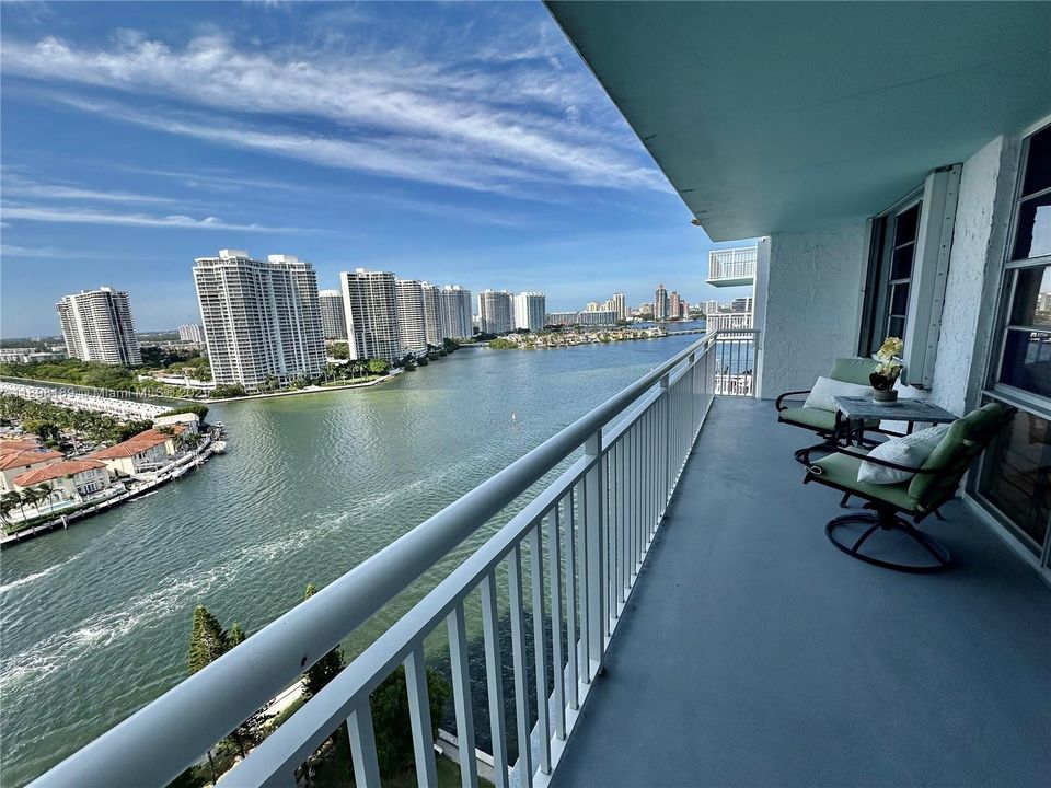 For Sale: $399,000 (2 beds, 2 baths, 1488 Square Feet)