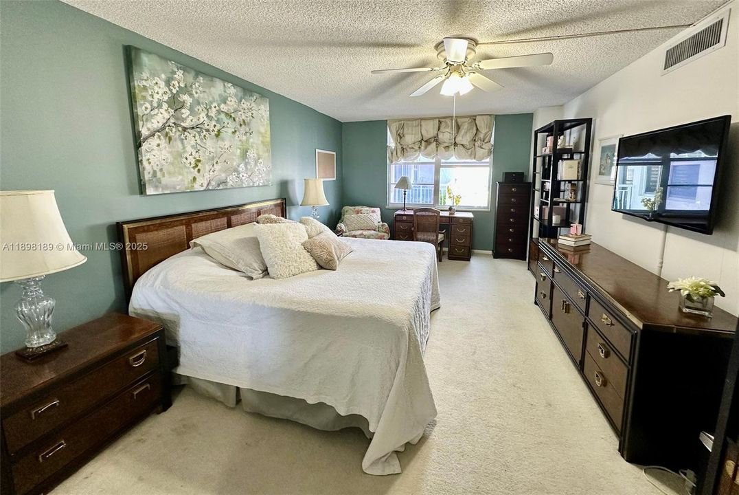 For Sale: $399,000 (2 beds, 2 baths, 1488 Square Feet)