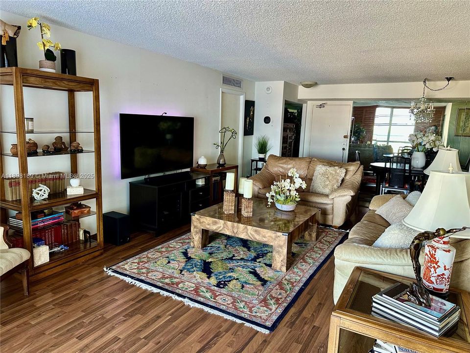 For Sale: $399,000 (2 beds, 2 baths, 1488 Square Feet)