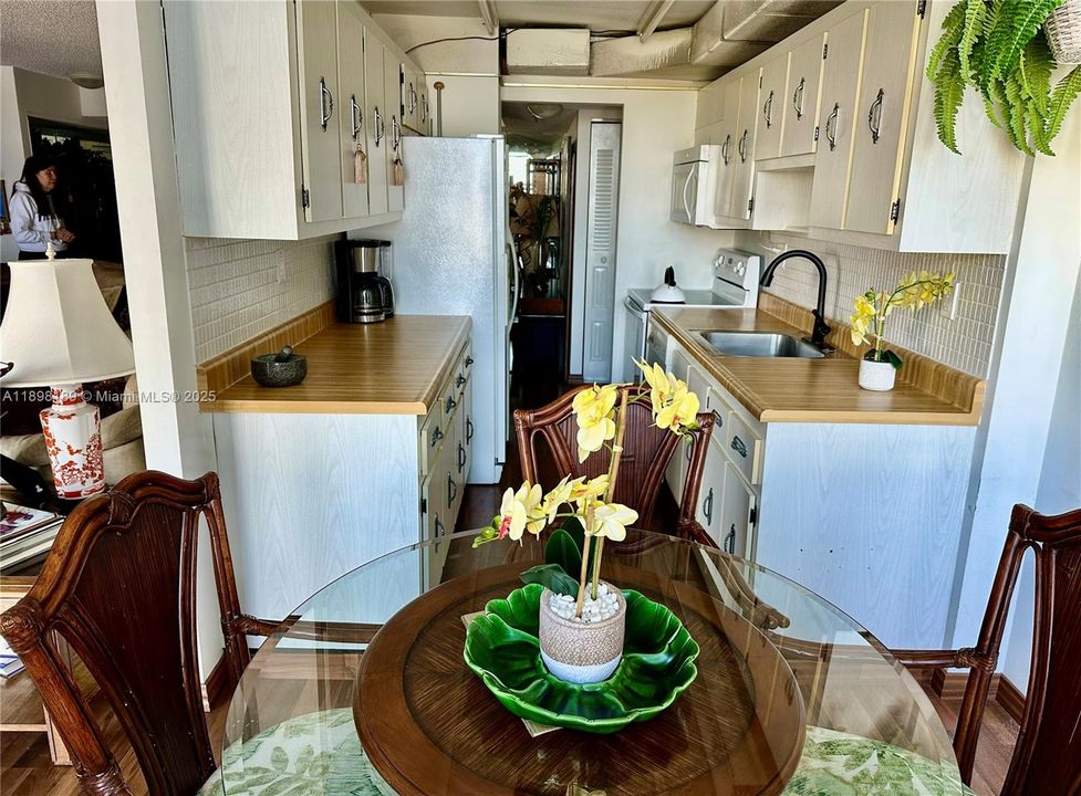 For Sale: $399,000 (2 beds, 2 baths, 1488 Square Feet)