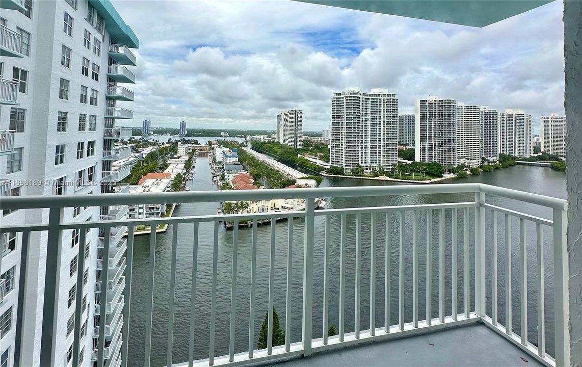 For Sale: $399,000 (2 beds, 2 baths, 1488 Square Feet)