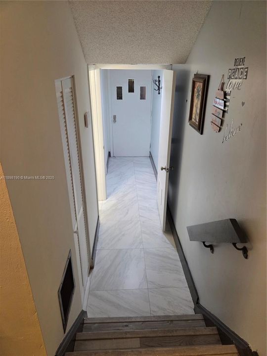 Под контрактом: $389,000 (3 спален, 3 ванн, 2282 Квадратных фут)