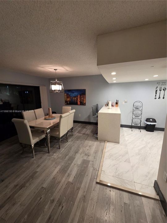 Под контрактом: $389,000 (3 спален, 3 ванн, 2282 Квадратных фут)