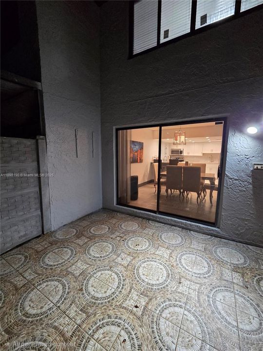 Под контрактом: $389,000 (3 спален, 3 ванн, 2282 Квадратных фут)