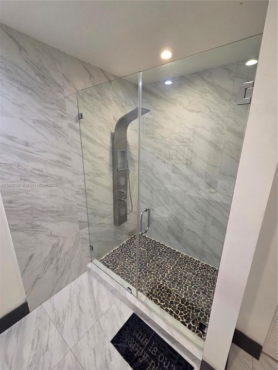 Под контрактом: $389,000 (3 спален, 3 ванн, 2282 Квадратных фут)