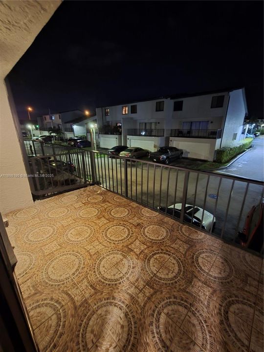 Под контрактом: $389,000 (3 спален, 3 ванн, 2282 Квадратных фут)