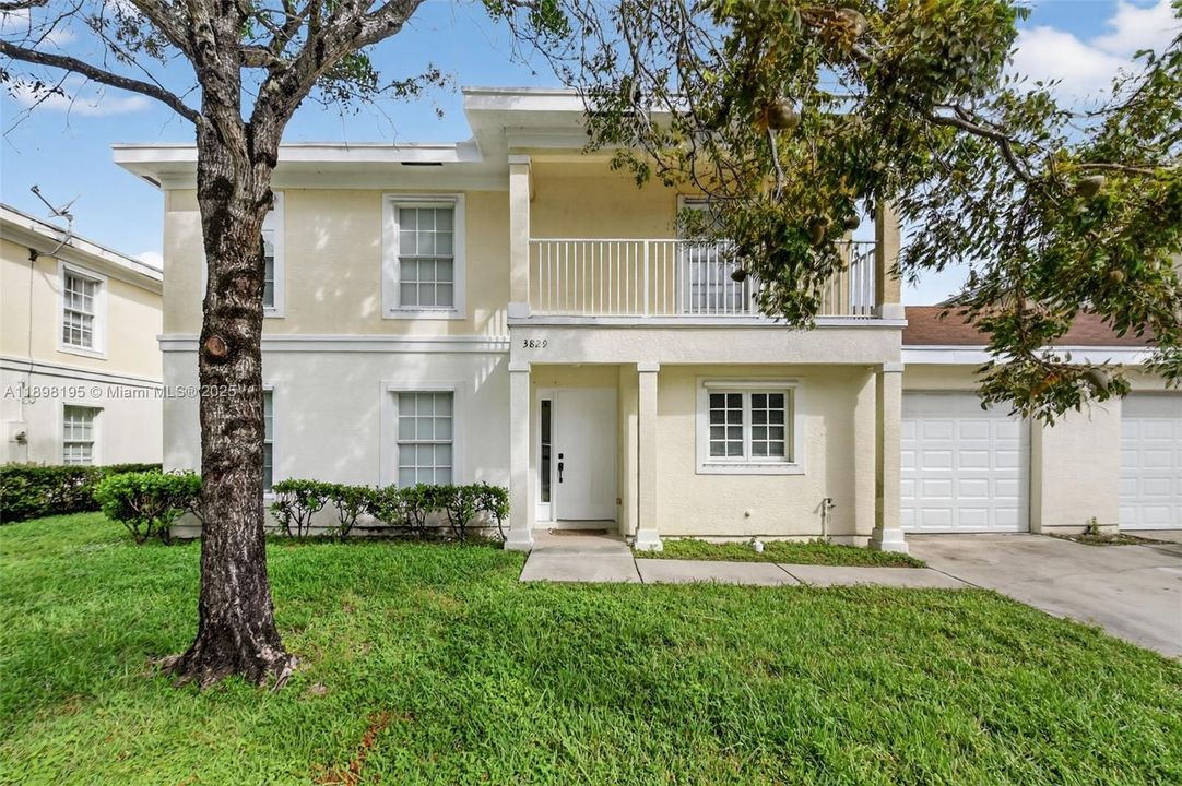 最近租的: $3,200 (4 贝兹, 2 浴室, 1790 平方英尺)