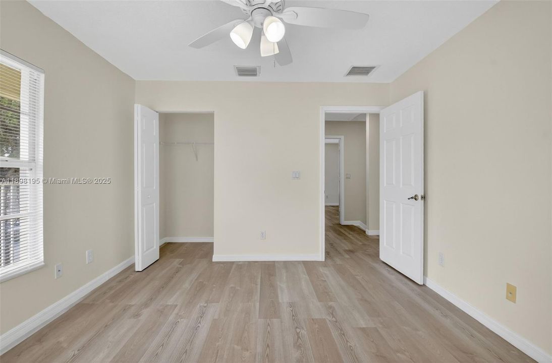 3rd Bedroom * small Walkin closet