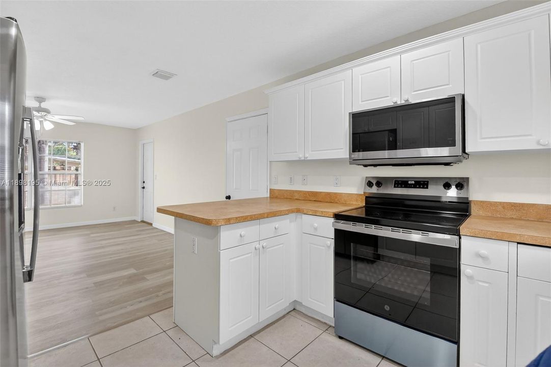 最近租的: $3,200 (4 贝兹, 2 浴室, 1790 平方英尺)