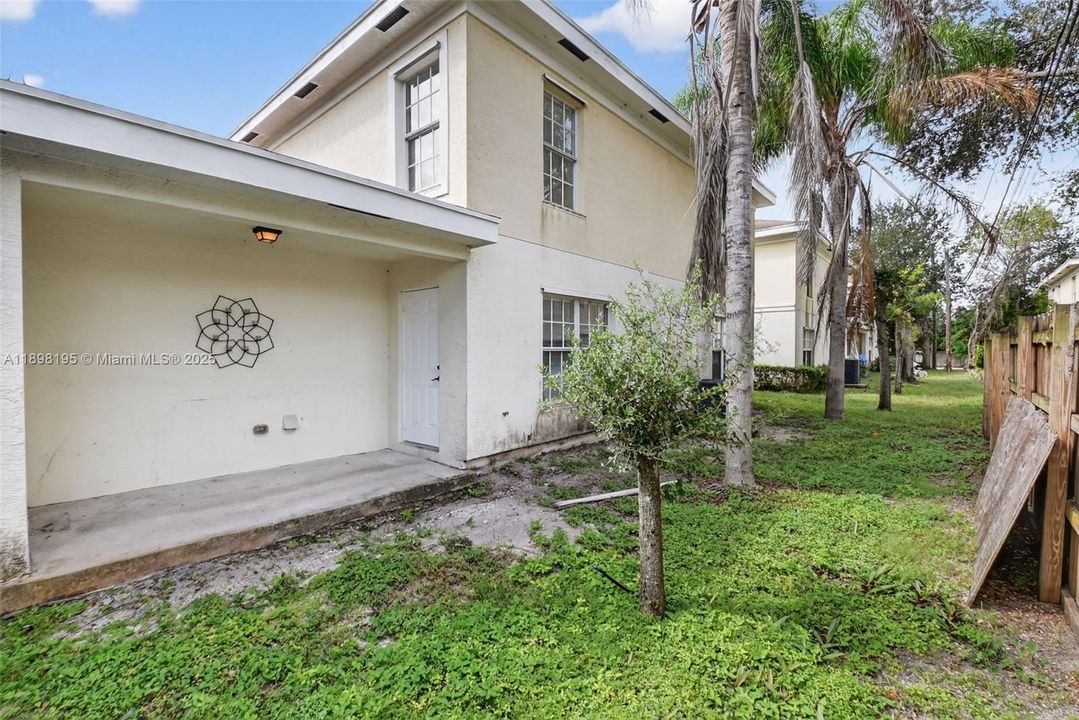 最近租的: $3,200 (4 贝兹, 2 浴室, 1790 平方英尺)