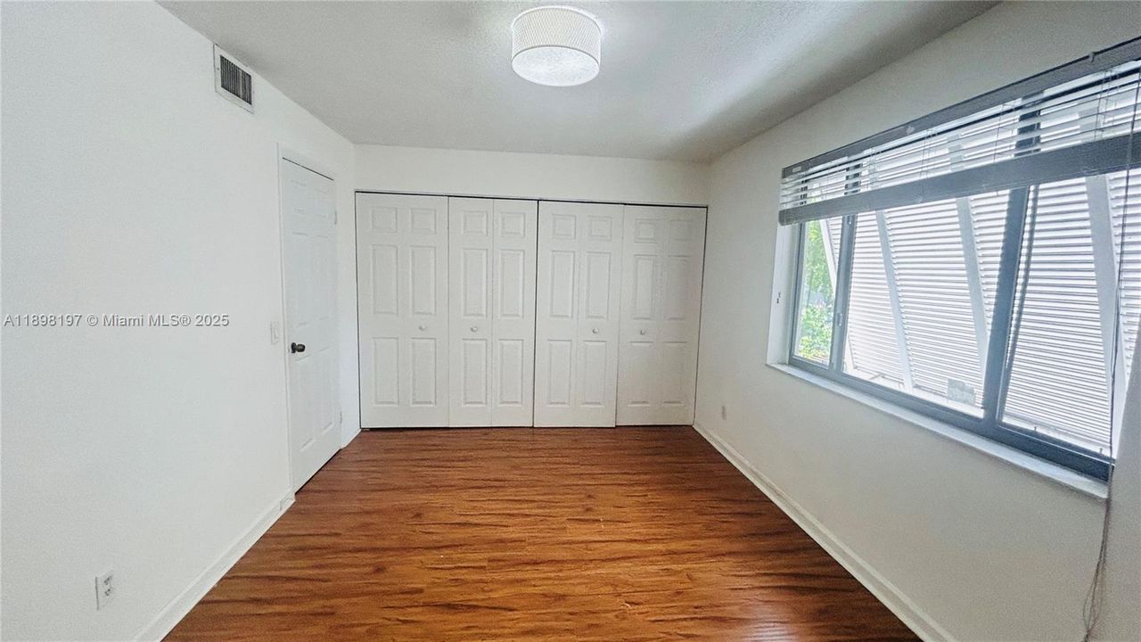 For Sale: $450,000 (2 beds, 1 baths, 1482 Square Feet)