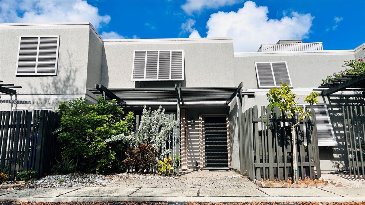 For Sale: $450,000 (2 beds, 1 baths, 1482 Square Feet)