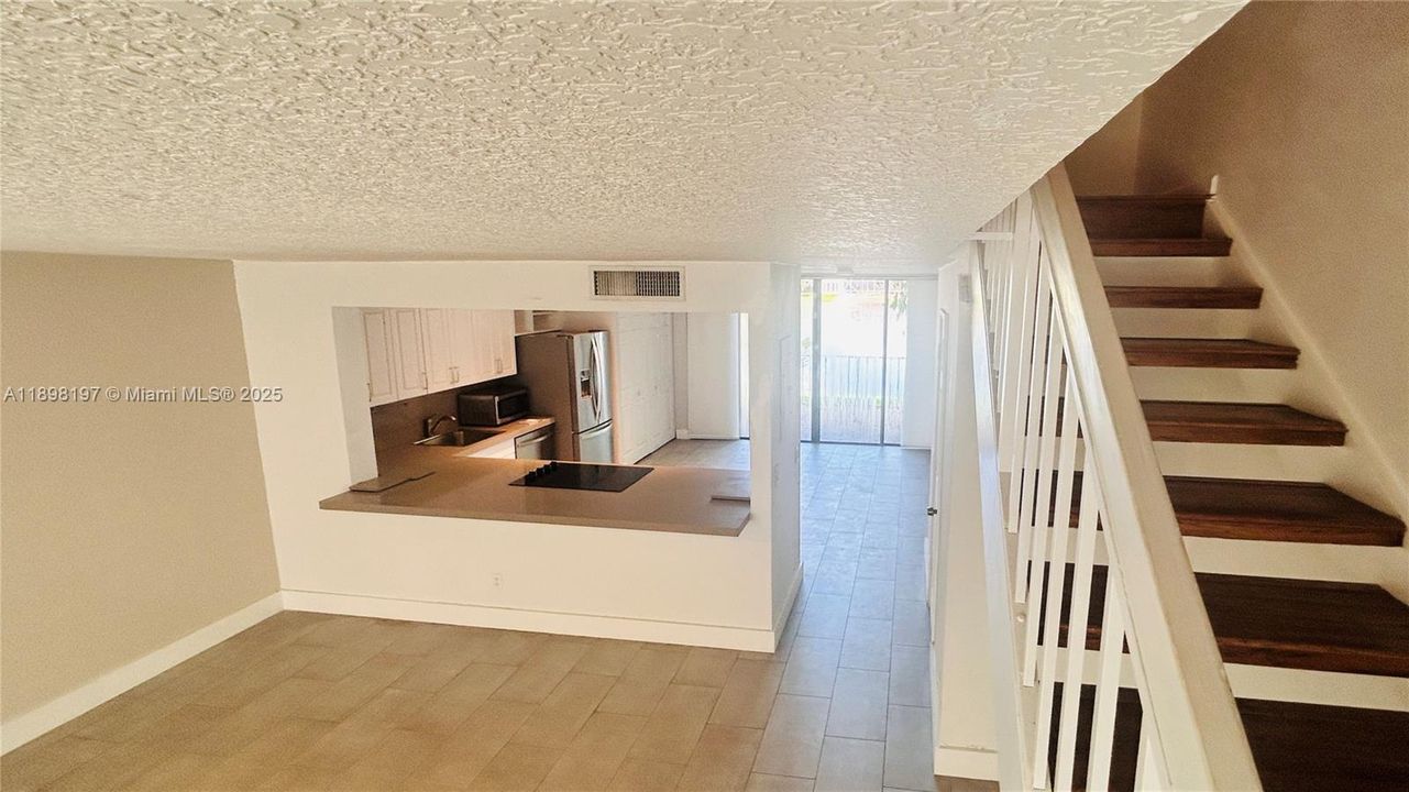 For Sale: $450,000 (2 beds, 1 baths, 1482 Square Feet)