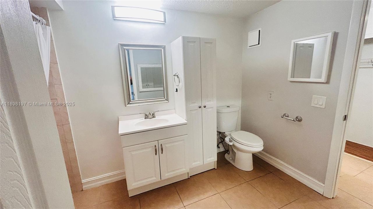 For Sale: $450,000 (2 beds, 1 baths, 1482 Square Feet)