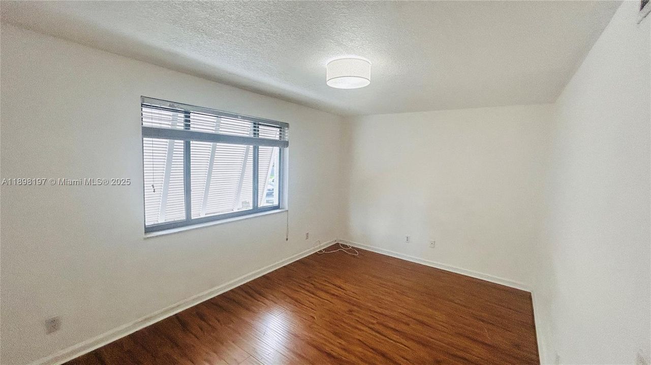 For Sale: $450,000 (2 beds, 1 baths, 1482 Square Feet)
