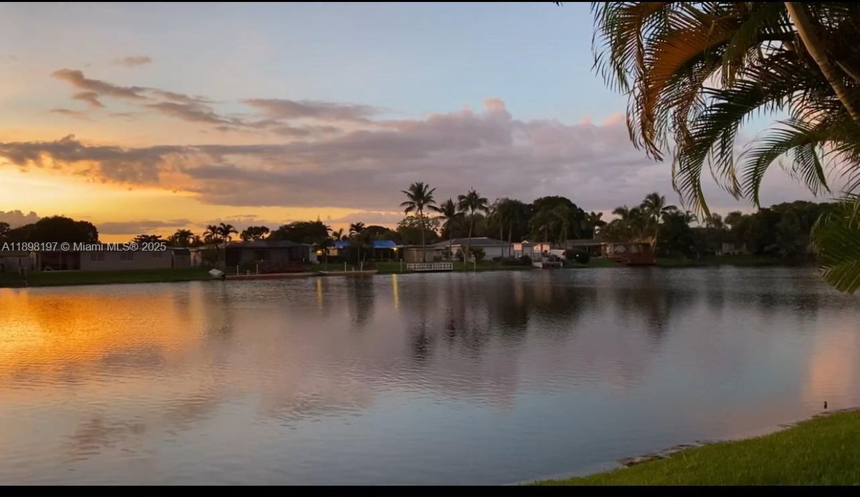 For Sale: $450,000 (2 beds, 1 baths, 1482 Square Feet)