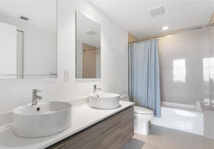 Active With Contract: $3,500 (1 beds, 1 baths, 737 Square Feet)