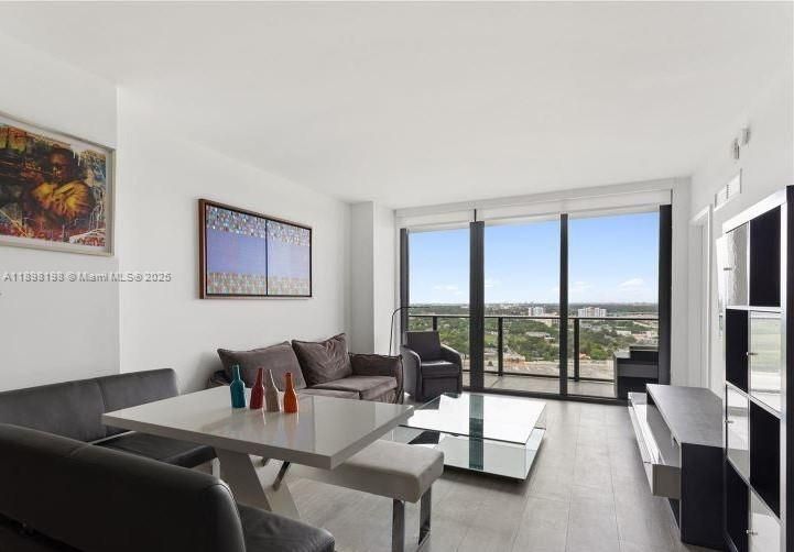Active With Contract: $3,500 (1 beds, 1 baths, 737 Square Feet)