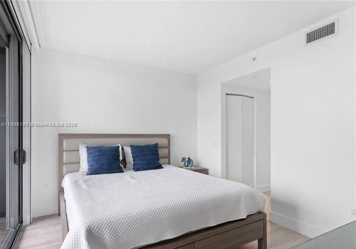 Active With Contract: $3,500 (1 beds, 1 baths, 737 Square Feet)
