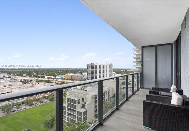 Active With Contract: $3,500 (1 beds, 1 baths, 737 Square Feet)