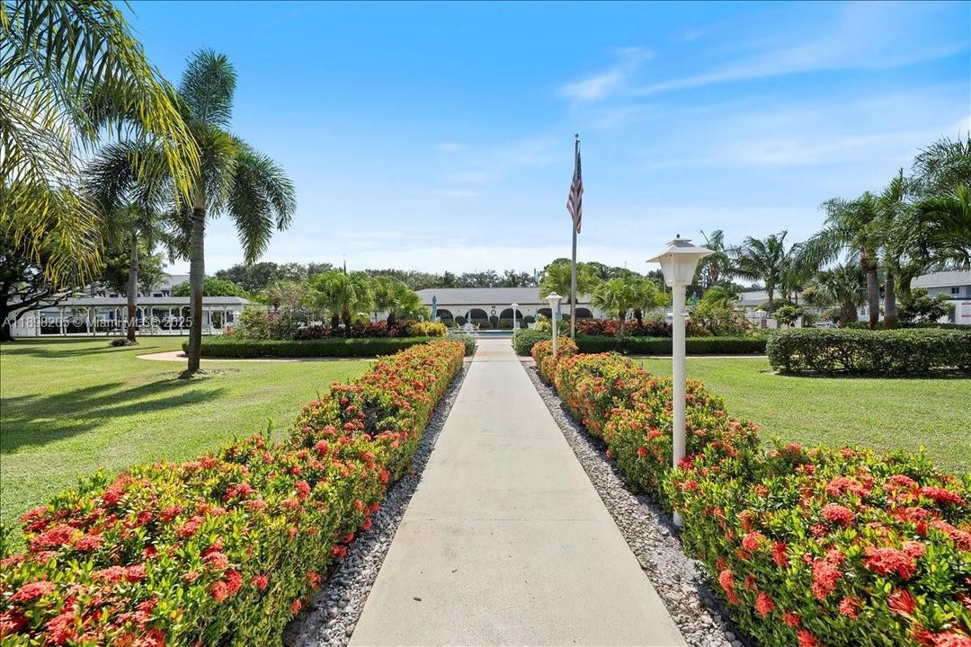 Recently Sold: $275,000 (2 beds, 2 baths, 1038 Square Feet)