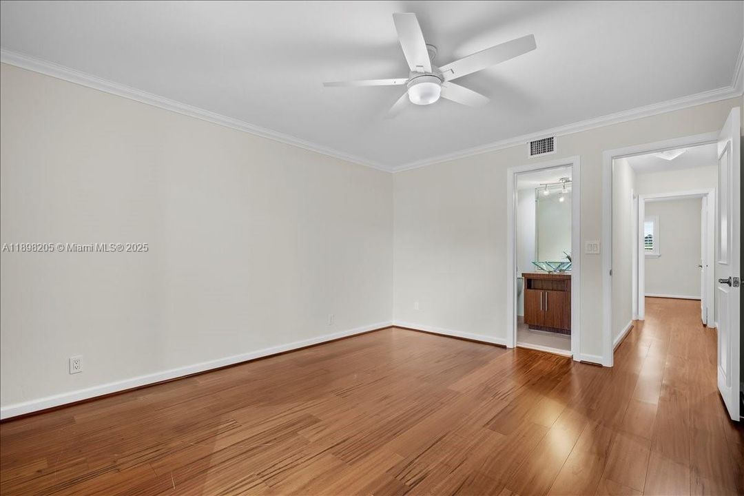 Recently Sold: $275,000 (2 beds, 2 baths, 1038 Square Feet)