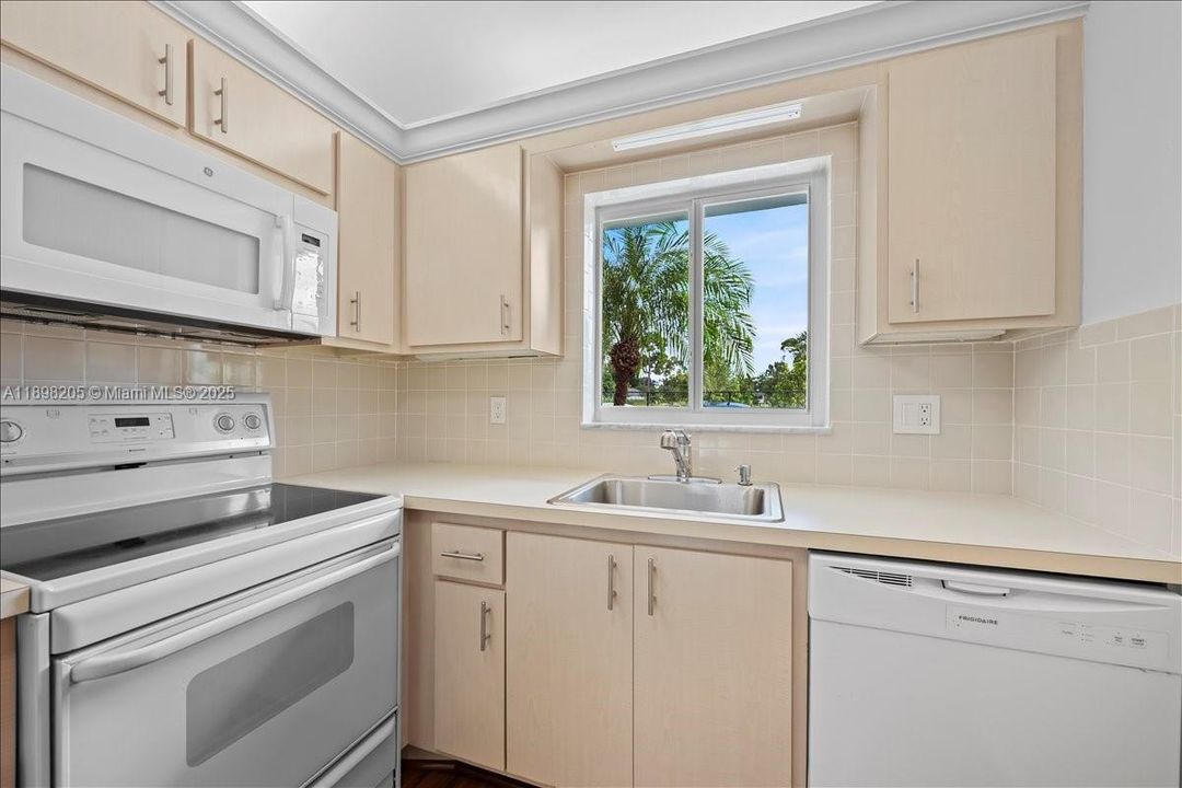 Recently Sold: $275,000 (2 beds, 2 baths, 1038 Square Feet)