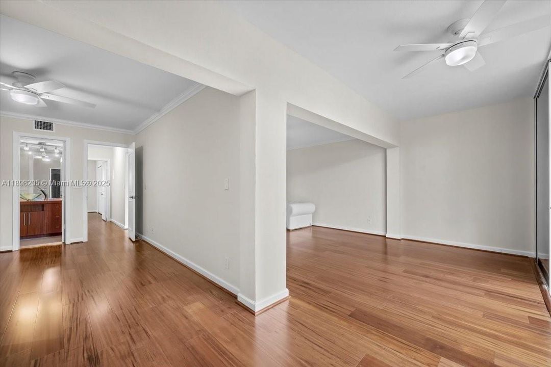 Recently Sold: $275,000 (2 beds, 2 baths, 1038 Square Feet)