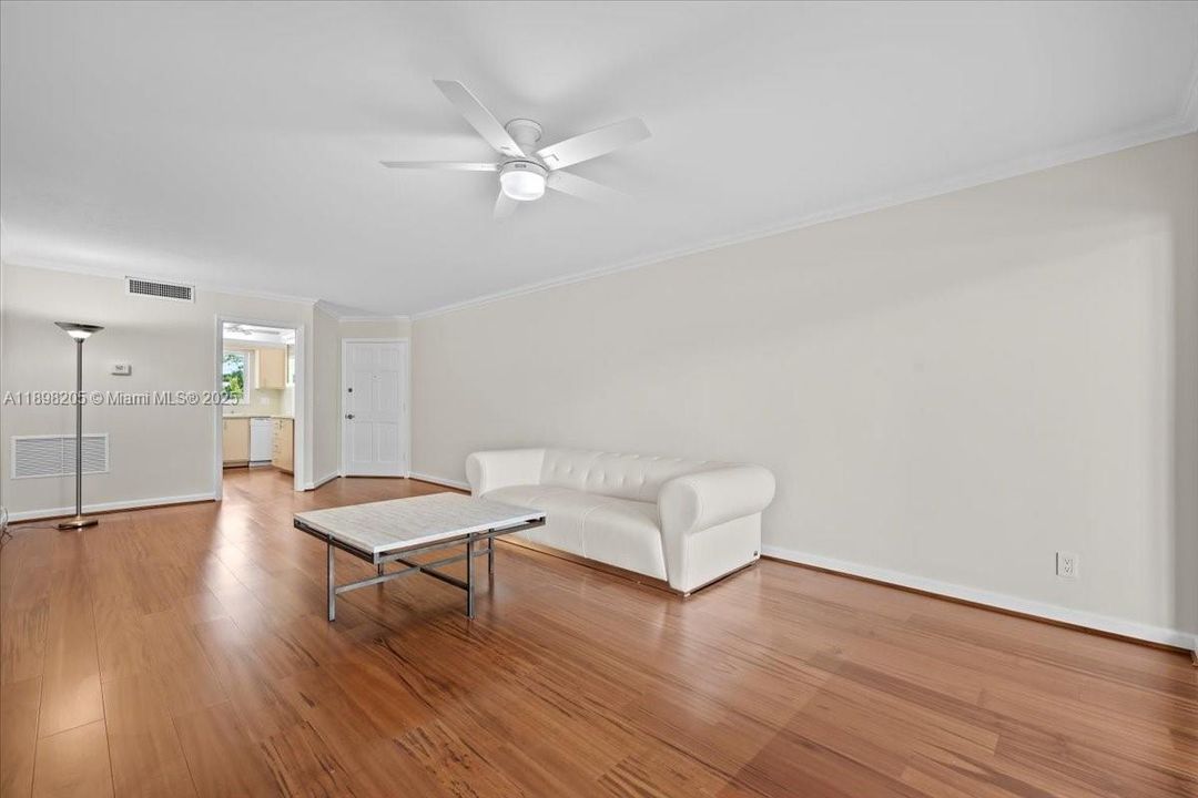 Recently Sold: $275,000 (2 beds, 2 baths, 1038 Square Feet)