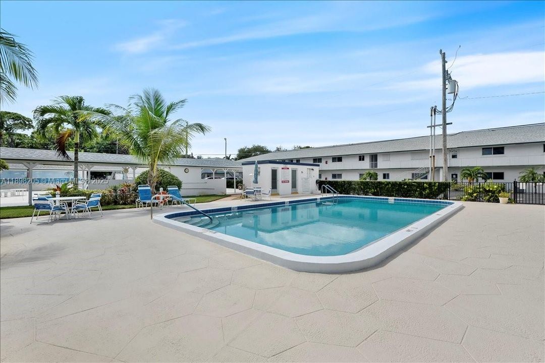 Recently Sold: $275,000 (2 beds, 2 baths, 1038 Square Feet)