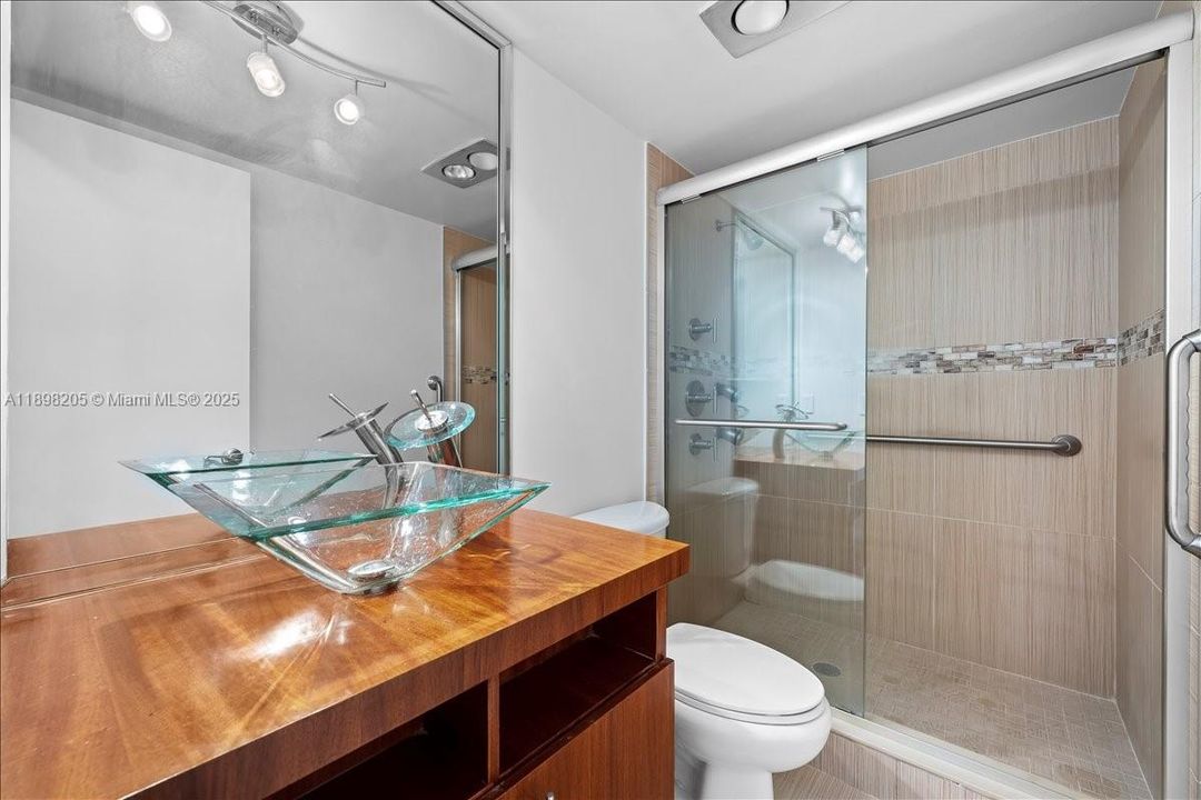 Recently Sold: $275,000 (2 beds, 2 baths, 1038 Square Feet)