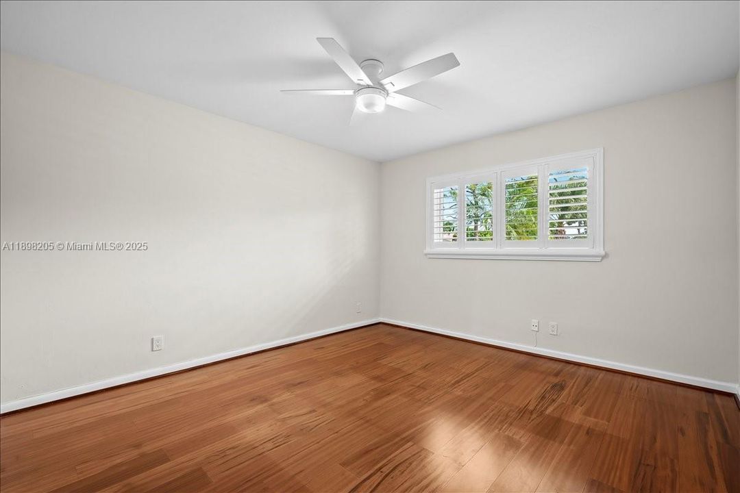 Recently Sold: $275,000 (2 beds, 2 baths, 1038 Square Feet)