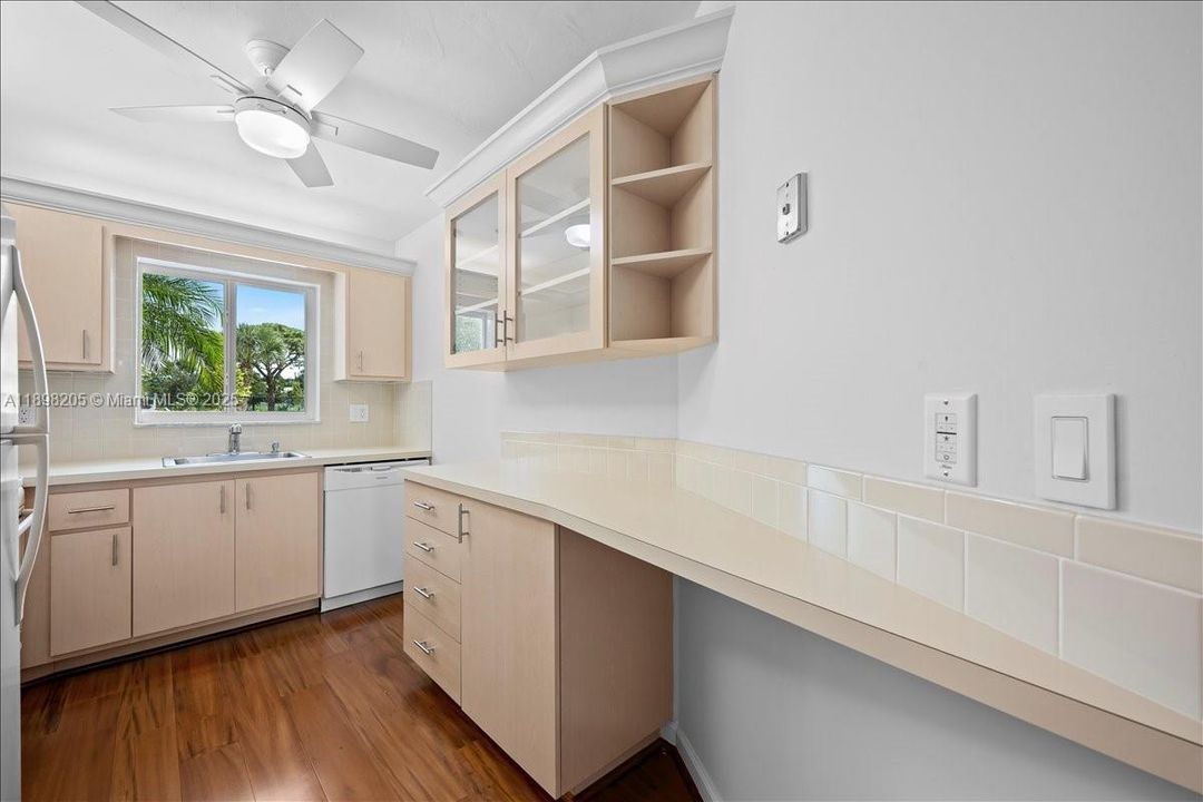 Recently Sold: $275,000 (2 beds, 2 baths, 1038 Square Feet)