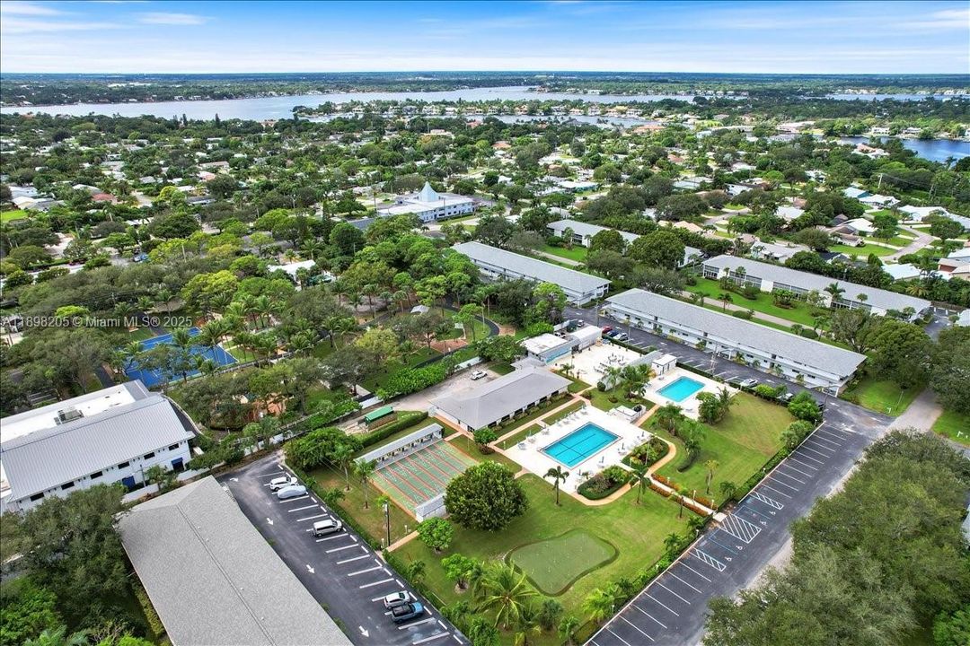 Recently Sold: $275,000 (2 beds, 2 baths, 1038 Square Feet)