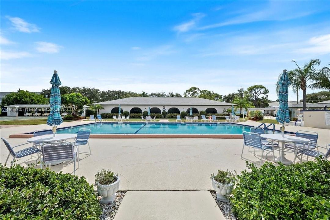 Recently Sold: $275,000 (2 beds, 2 baths, 1038 Square Feet)