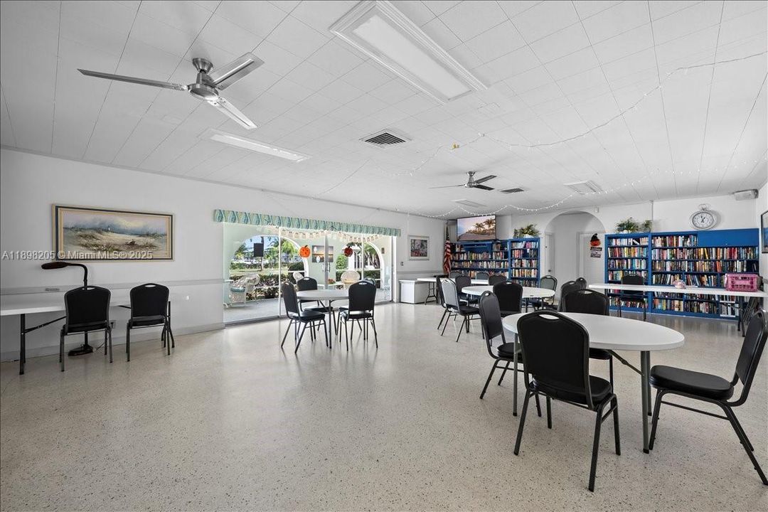 Recently Sold: $275,000 (2 beds, 2 baths, 1038 Square Feet)