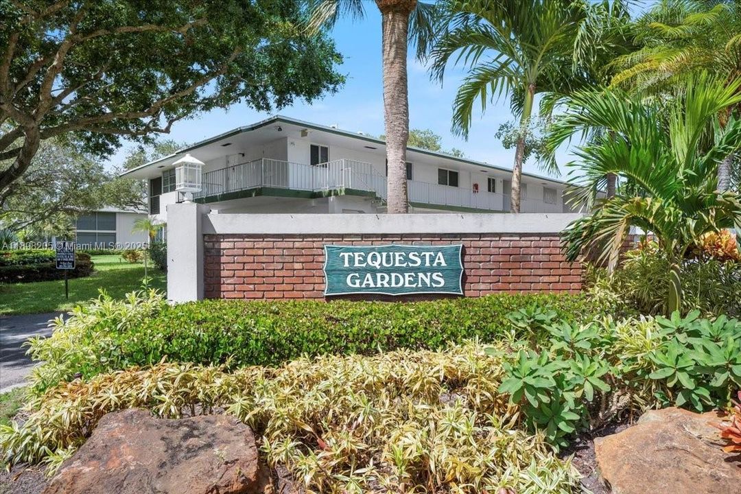 Recently Sold: $275,000 (2 beds, 2 baths, 1038 Square Feet)