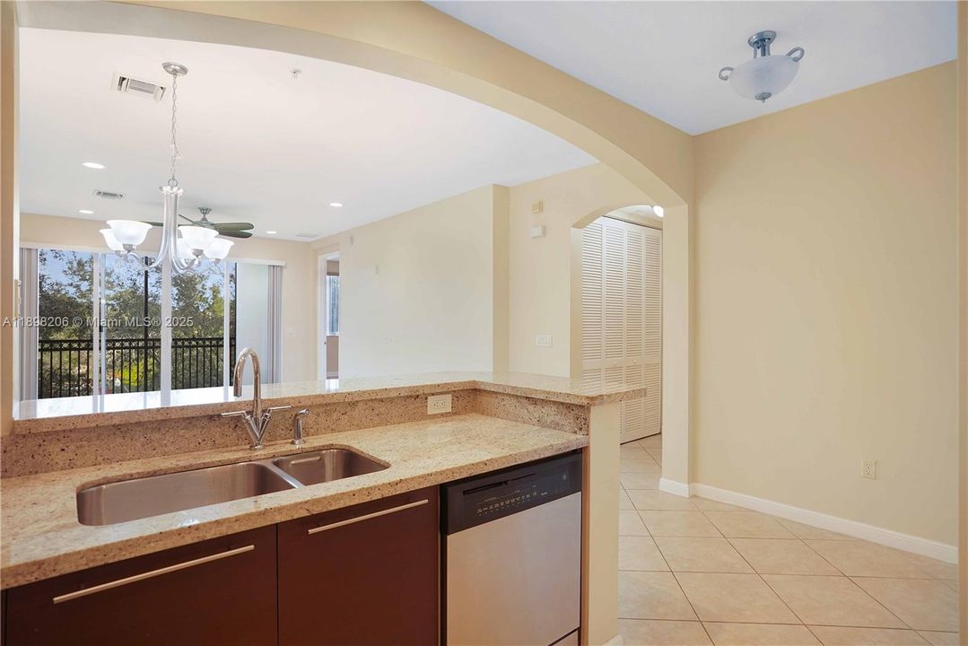 For Sale: $420,000 (2 beds, 2 baths, 1174 Square Feet)