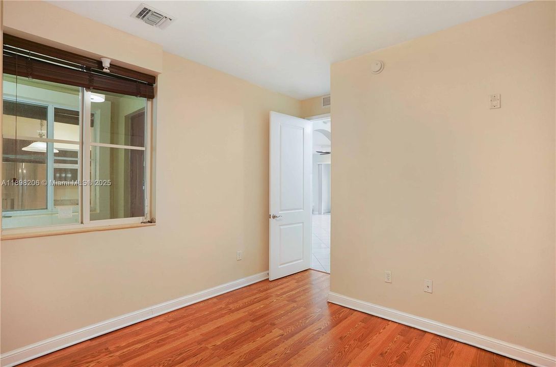 For Sale: $420,000 (2 beds, 2 baths, 1174 Square Feet)